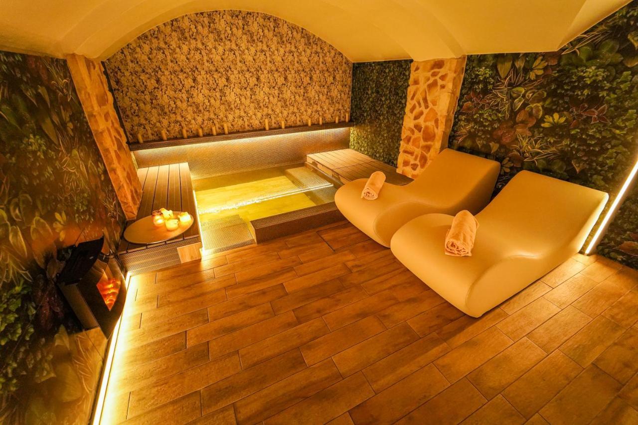 Double or Twin Room with Spa Access,1616418606:JPEG